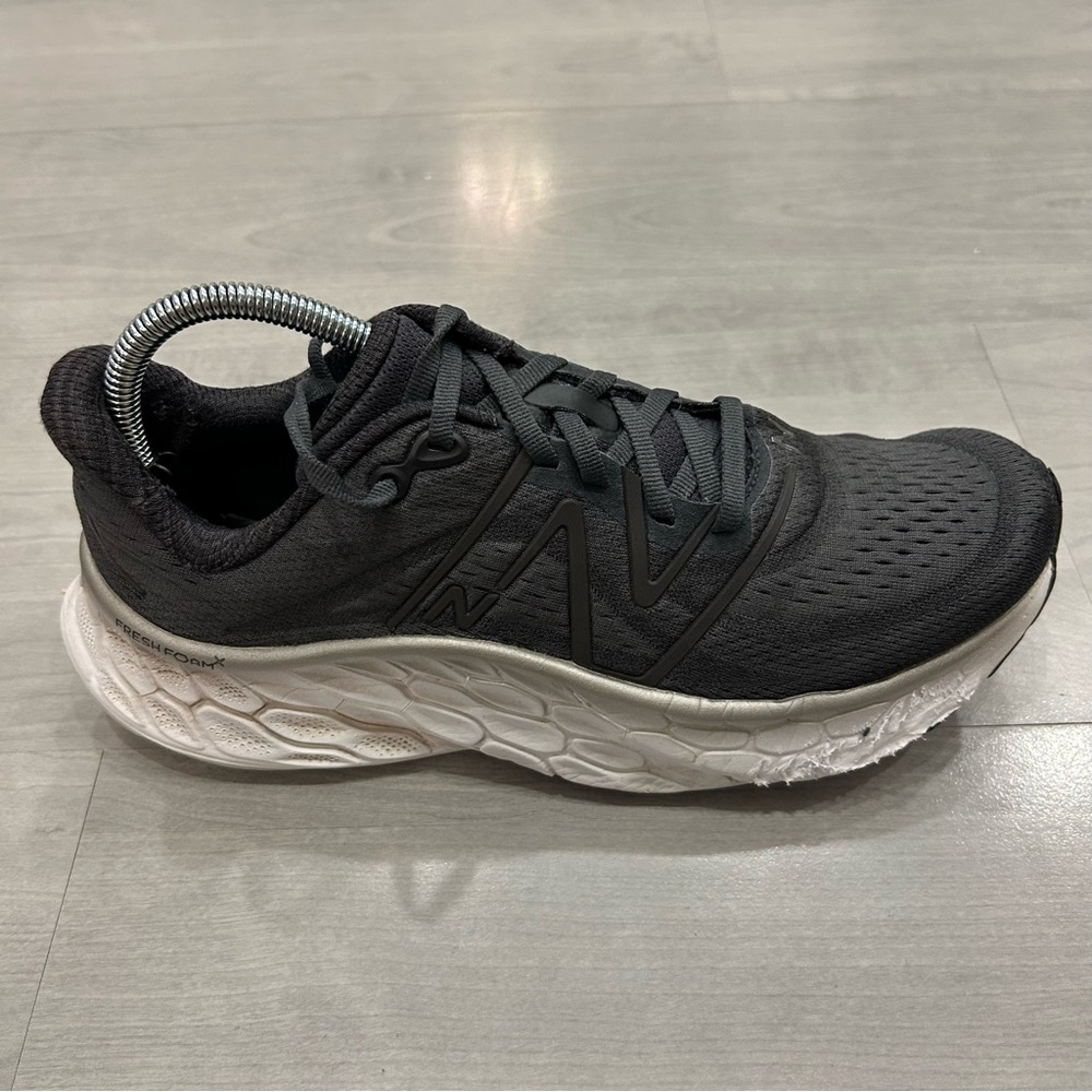 New Balance Fresh Foam X More v4 Women's Size 9.5 Black Starlight Running Shoes - Picture 2 of 12